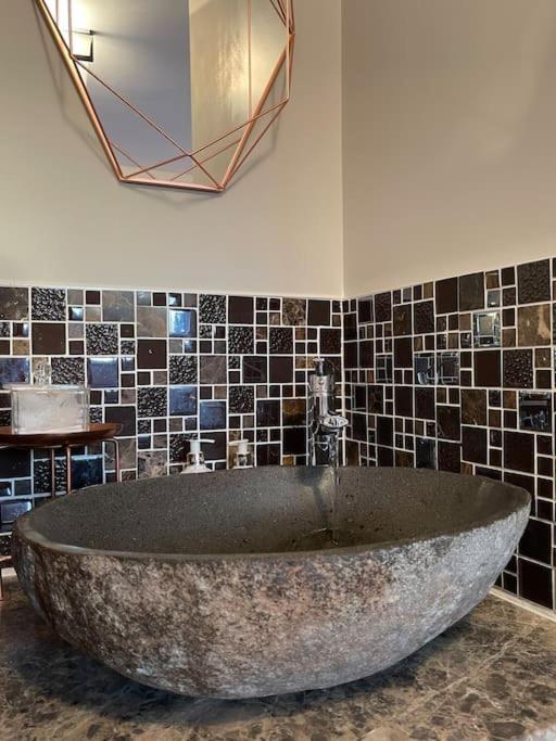 Orchard Retreat Staycation Boston Bagian luar foto